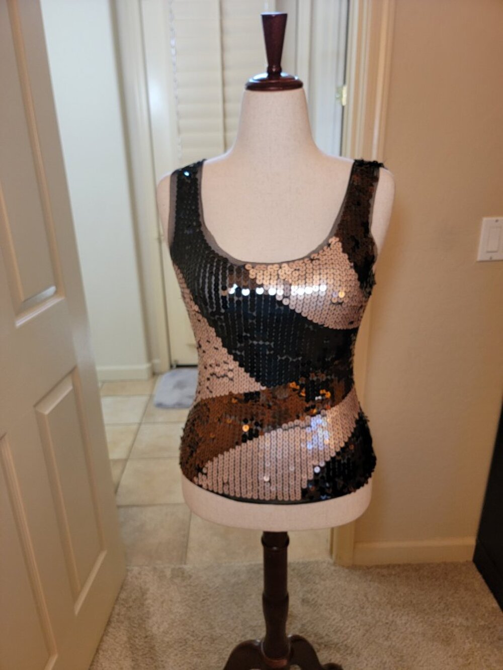 CACHE WOMEN'S SLEEVELESS BLACK/BRONZE SEQUIN BEADED TANK TOP- SIZE M